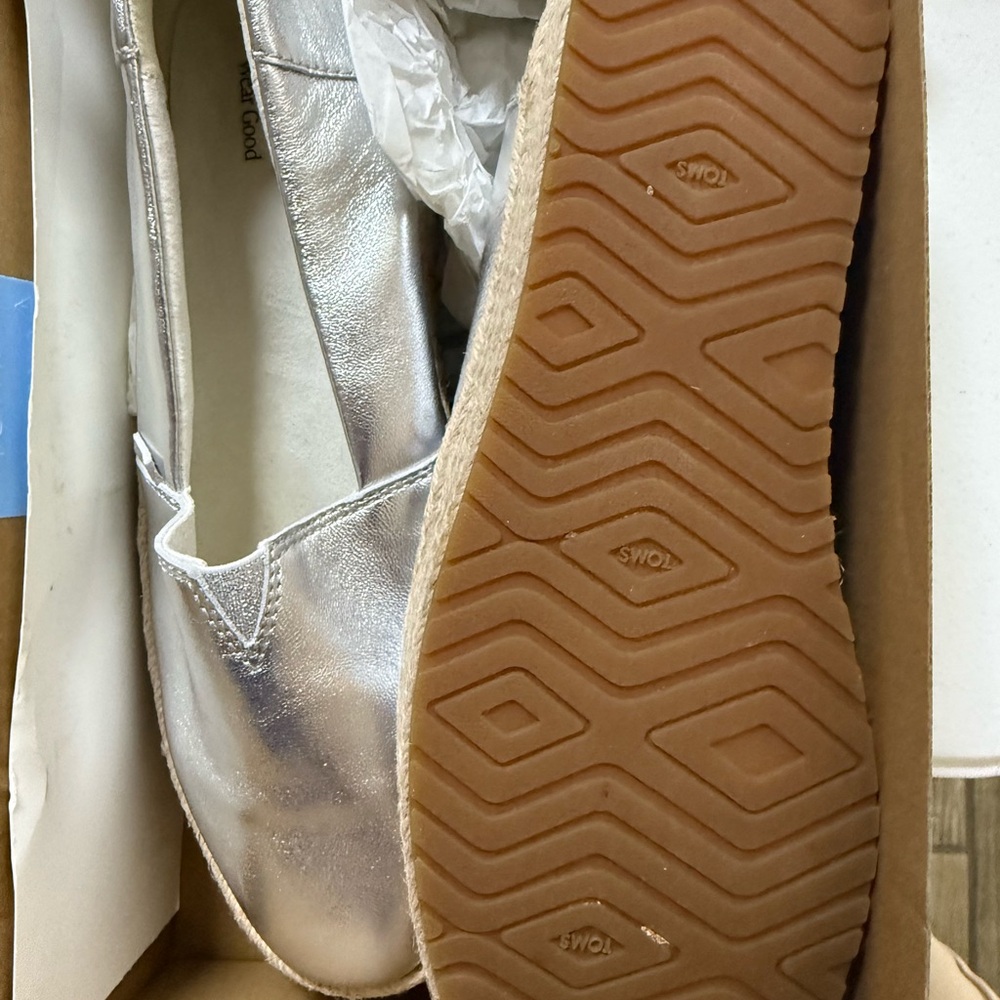 TOMS Women's Silver Espadrille Shoes - Picture 3 of 5